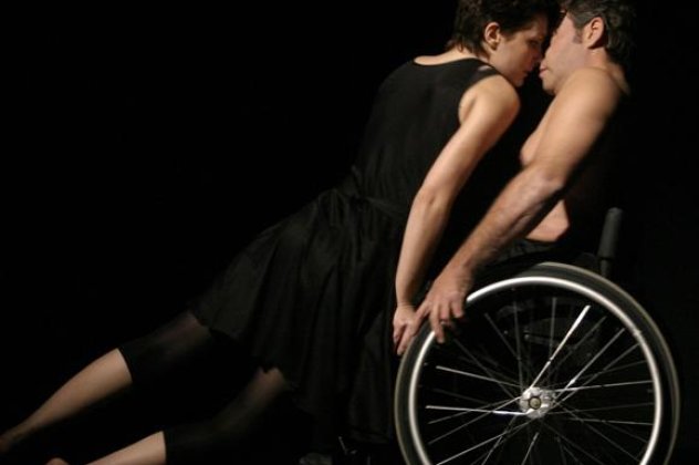 Εκπληκτικό βίντεο από την Ρόδο που κάνει τον γύρο της Ελλάδας - Ο ανάπηρος Γιώργος Χρηστάκης... μαγεύει με τις χορευτικές του ικανότητες - Αξίζει πολλά μπράβο! (βίντεο)  - Κυρίως Φωτογραφία - Gallery - Video