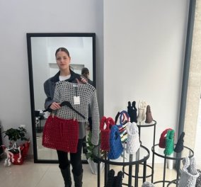 Sougaree τα mini bags & ρούχα μόνο στο Eirinika σε πρώτη παγκόσμια «εμφάνιση» - Yπερταλαντούχα η Ελισάβετ ,τα σχεδιάζει και τα πλέκει όλα μόνη της!