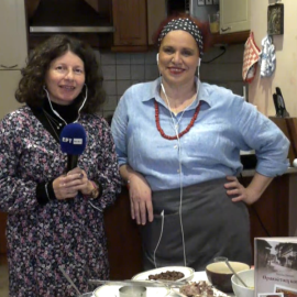 Τop Woman, η Στέλλα Σπανού: Η Chef & Kαθηγήτρια μαγειρικής με τις ανανεωμένες παραδοσιακές συνταγές υψηλής γαστρονομίας - Ταξιδεύει τον κόσμο & δείχνει την ελληνική κουζίνα στο εξωτερικό (βίντεο)